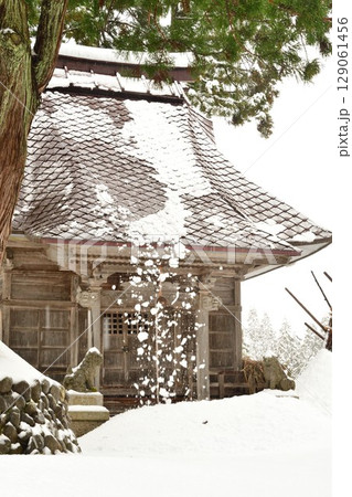 冬の高柳かやぶき環状集落(新潟県) 冬の高柳かやぶき環状集落(新潟県) 129061456