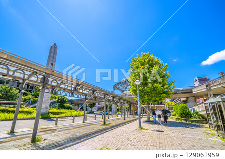 日本の横浜都市景観 横浜市営地下鉄 中川駅(東京都市大横浜キャンパス前)前などを望む 129061959