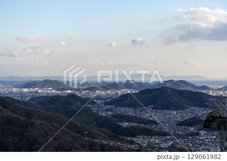書写山から眺める街並みと雄大な自然のパノラマ風景 129061982