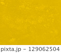 山吹色のザラザラしたコンクリート石壁の質感の壁紙 129062504