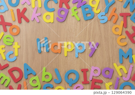 カラフルなアルファベットで構成された英語の単語Happy カラフルなアルファベットで構成された英語の単語Happy 129064390