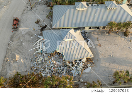 Destroyed houses on ocean shore after hurricane Milton landfall. Natural disaster consequences on Manasota Key, Florida. Storm surge severe damage Destroyed houses on ocean shore after hurricane Milton landfall. Natural disaster consequences on Manasota Key, Florida. Storm surge severe damage 129067038