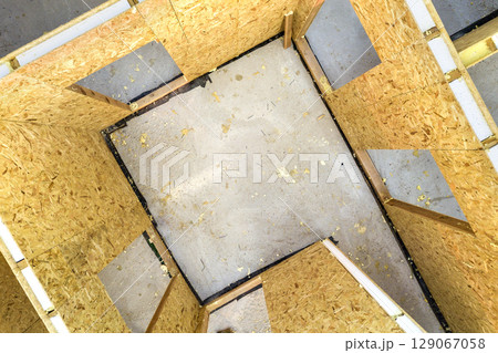 Construction of new and modern modular house. Walls made from composite wooden sip panels with styrofoam insulation inside. Building new frame of energy efficient home concept. 129067058