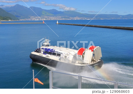 ホーバークラフト（ホーバーターミナルおおいた屋上より・西大分港） 129068603