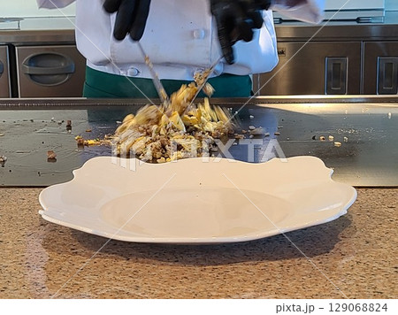 鉄板焼きコース料理 ガーリックライス チャーハン 素材 背景 鉄板焼きコース料理 ガーリックライス チャーハン 素材 背景 129068824