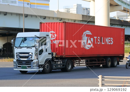 トレーラートラック 129069192