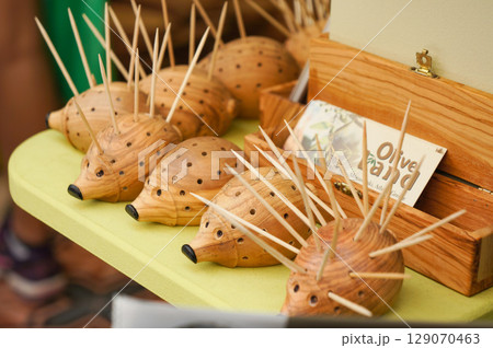 ハリネズミの形をしたつまようじさし 129070463