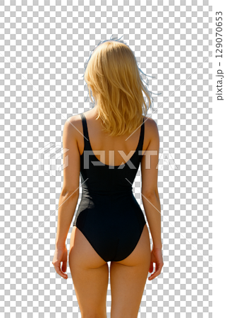穿著透明背景學校泳衣的女孩的背影 129070653