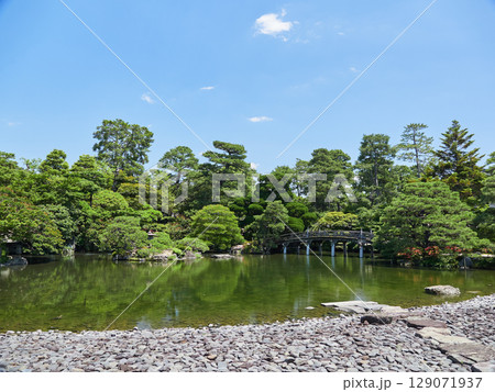 観光名所京都御所の御池庭の風景 観光名所京都御所の御池庭の風景 129071937