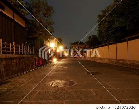 観光名所京都の古い町並みの夜景 観光名所京都の古い町並みの夜景 129072026