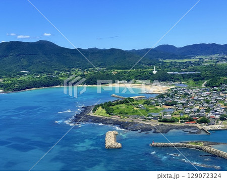 日本・長崎県・五島列島・福江島の田園風景と火山丘陵の広がる夏景色 日本・長崎県・五島列島・福江島の田園風景と火山丘陵の広がる夏景色 129072324
