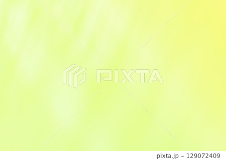 黄緑色系　ふんわりな抽象的背景 129072409