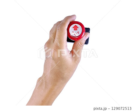 compass in hand 129072513