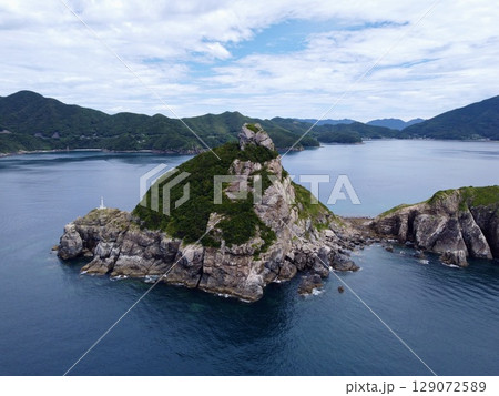 日本・長崎県・中通島・矢堅目公園のドローン空撮風景と美しい海岸線 日本・長崎県・中通島・矢堅目公園のドローン空撮風景と美しい海岸線 129072589