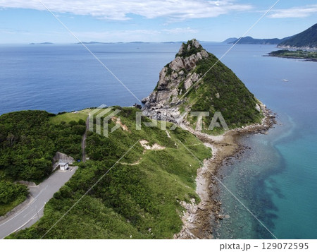 日本・長崎県・中通島・矢堅目公園のドローン空撮風景と美しい海岸線 日本・長崎県・中通島・矢堅目公園のドローン空撮風景と美しい海岸線 129072595