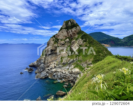 日本・長崎県・中通島・矢堅目公園のドローン空撮風景と美しい海岸線 日本・長崎県・中通島・矢堅目公園のドローン空撮風景と美しい海岸線 129072604