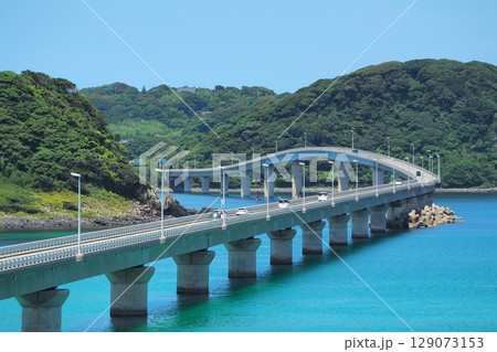 角島大橋 海に映える絶景の橋(日本山口県) 角島大橋 海に映える絶景の橋(日本山口県) 129073153