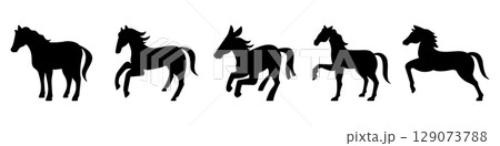躍動感あふれる馬のシルエット素材セット 129073788