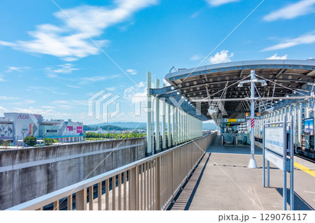 杜せきのした駅　仙台空港アクセス線　プラットホーム　線路敷き　高架 129076117
