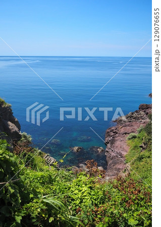 山口県 元乃隅神社から望む日本海が広がる大絶景 129076655