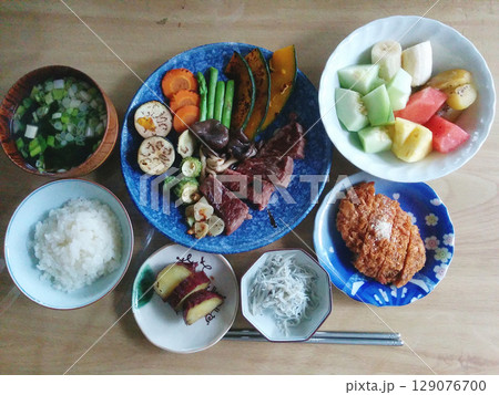 Beef steak set ビーフステーキのセットプレート(夏野菜のグリルを添えて)，ランチセット 129076700