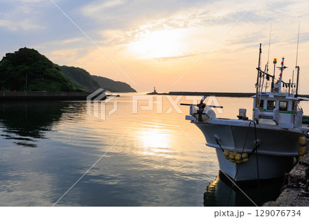 竹野温泉周辺の竹野川と船 竹野温泉周辺の竹野川と船 129076734