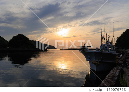 竹野温泉周辺の竹野川と船 竹野温泉周辺の竹野川と船 129076738