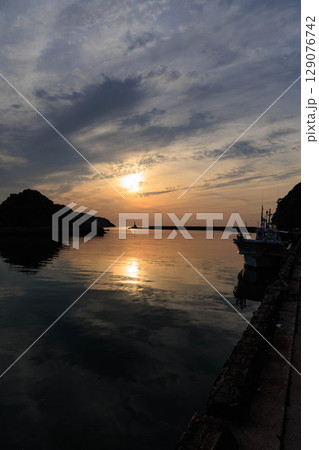 竹野温泉周辺の竹野川と船 竹野温泉周辺の竹野川と船 129076742