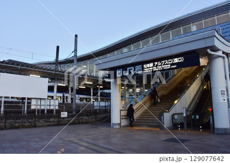 長野県 JR松本駅のアルプス口(西口) 長野県 JR松本駅のアルプス口(西口) 129077642