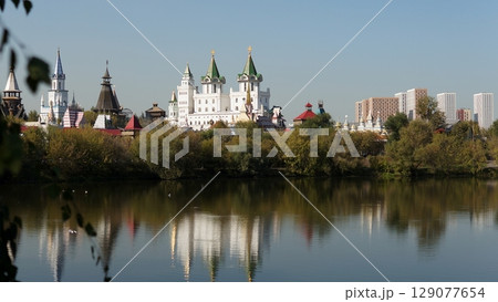 The Russian Kremlin, located on the banks of a peaceful river. 129077654