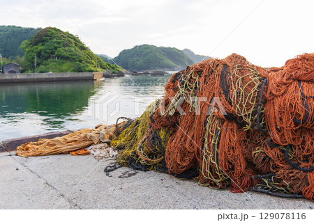 竹野川と漁業網 129078116