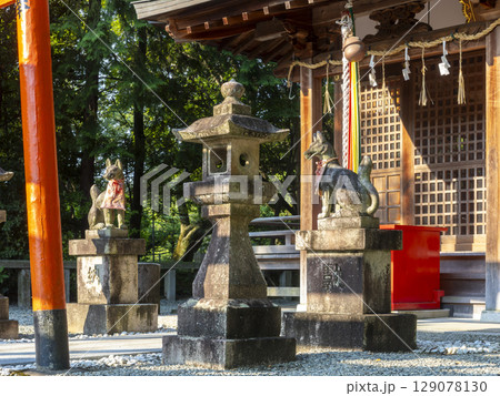 【HDR】稲荷神社の社と狛狐 129078130