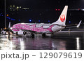 JTA B737^800赤サメ夜間タキシング 129079619