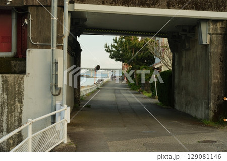 高架下から見える風景 高架下から見える風景 129081146