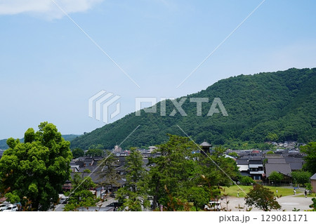 兵庫　出石　出石城　二の丸から見た出石町並み（低俯瞰、初夏） 129081171