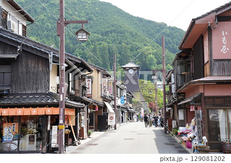 兵庫 出石 大手前通りの伝統的建造物と辰鼓楼(北側から、初夏) 兵庫 出石 大手前通りの伝統的建造物と辰鼓楼(北側から、初夏) 129081202