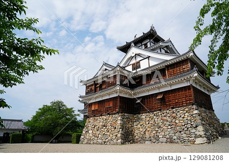 京都　福知山　福知山城　天守閣（大天守）（やや広角、夏） 129081208