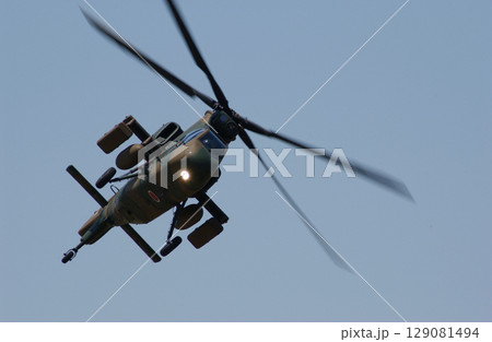 前から見た観測用ヘリコプター 129081494
