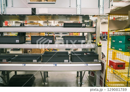 packing line in a logistics warehouse. conveyor belt in a modern production line packing line in a logistics warehouse. conveyor belt in a modern production line 129081789