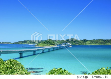 美しい角島大橋 129082210