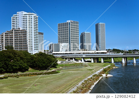 多摩川と二子玉川の街並み 多摩川と二子玉川の街並み 129082412