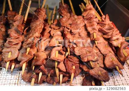 焼き肉　牛タン　食べる 129082563