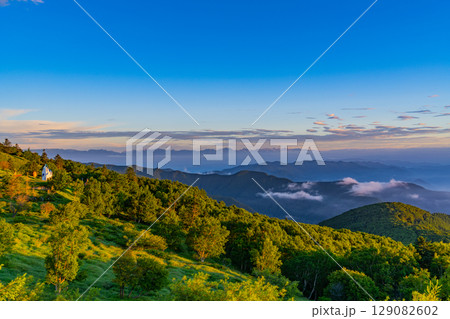 【長野県】日本一高い位置にある道の駅・美ヶ原高原から見る北アルプス 129082602