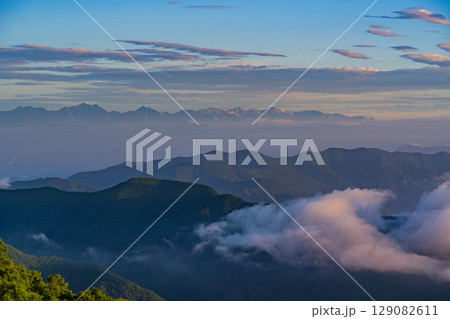 【長野県】日本一高い位置にある道の駅・美ヶ原高原から見る北アルプス 129082611