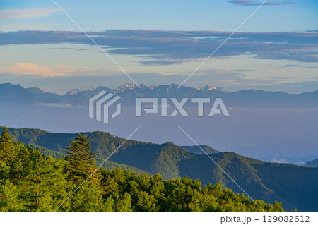 【長野県】日本一高い位置にある道の駅・美ヶ原高原から見る北アルプス 【長野県】日本一高い位置にある道の駅・美ヶ原高原から見る北アルプス 129082612