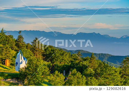 【長野県】日本一高い位置にある道の駅・美ヶ原高原から見る北アルプス 【長野県】日本一高い位置にある道の駅・美ヶ原高原から見る北アルプス 129082616