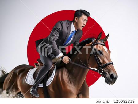 日本の国旗と馬に乗り駆け抜けるビジネスマン 129082818