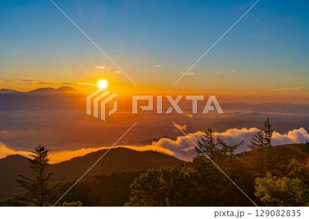 【長野県】日本一高い位置にある道の駅・美ヶ原高原から見る日の出 129082835
