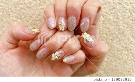 夏のキラキラシェルネイル 夏のキラキラシェルネイル 129082910