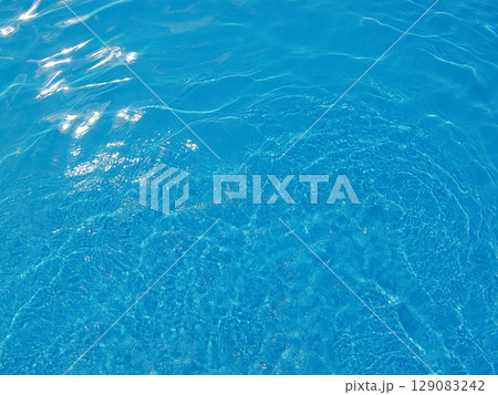 屋外プールの水面② 屋外プールの水面② 129083242